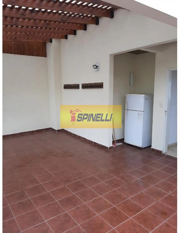 Monoambiente amplio en venta en Flores 