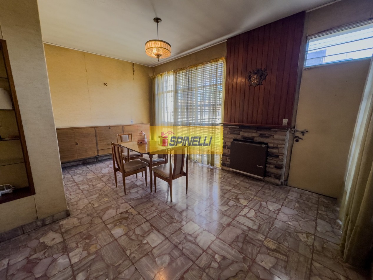 Casa de tres ambientes en venta en Moron Apta Credito