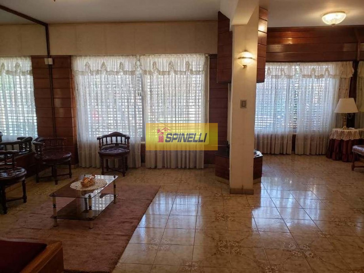 Chalet de cinco ambientes en venta en Haedo Norte Apto Credito