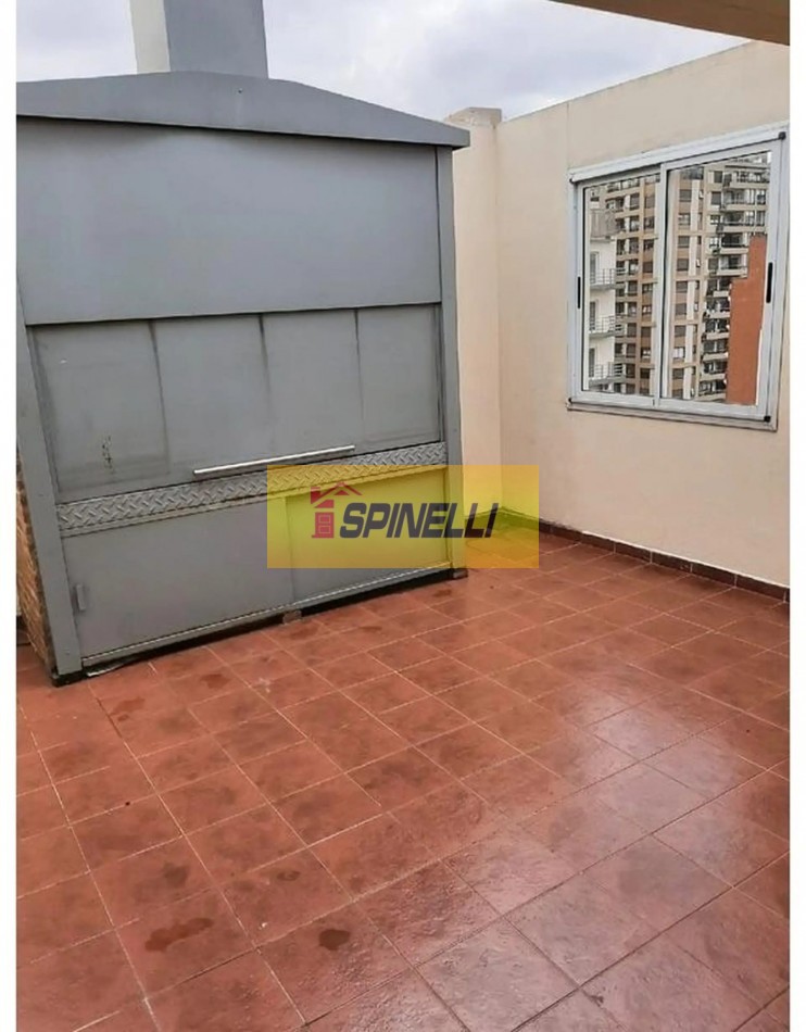 Monoambiente amplio en venta en Flores 