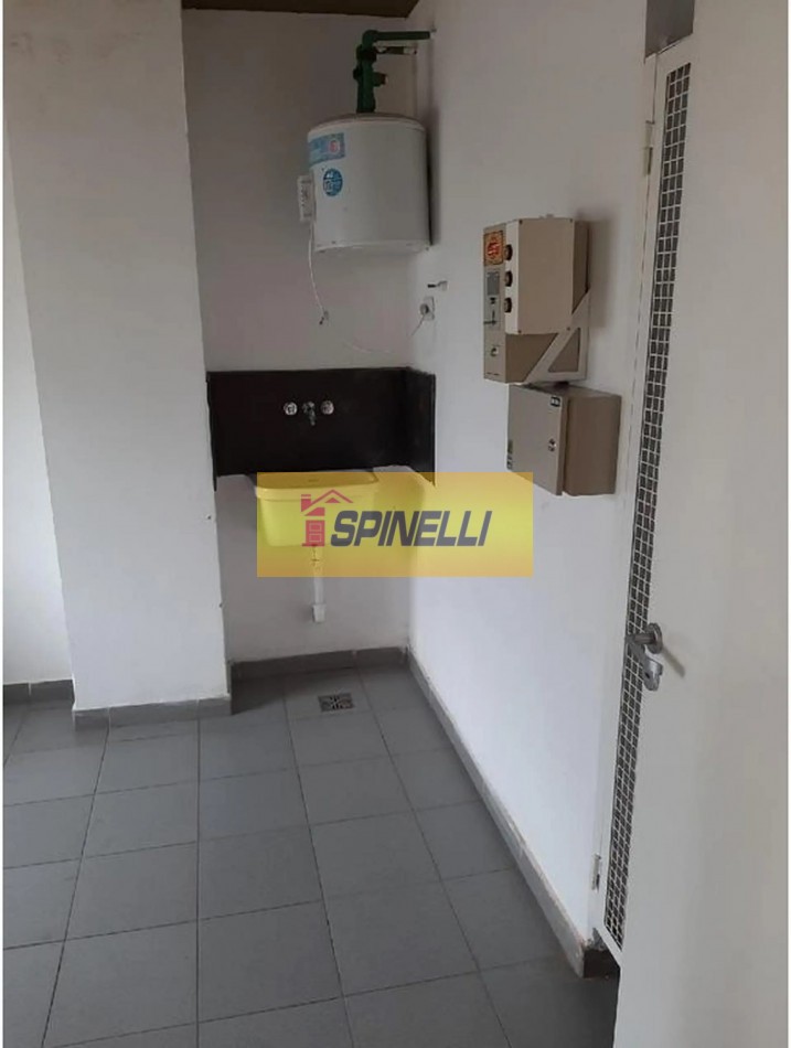 Monoambiente amplio en venta en Flores 