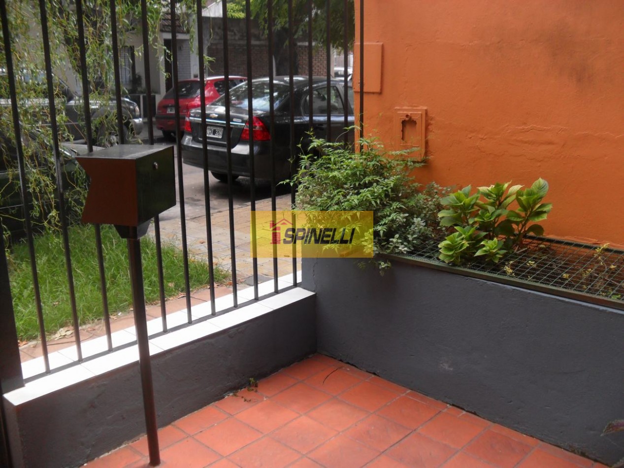Casa de cuatro ambientes en venta en Haedo Sur Apto Credito