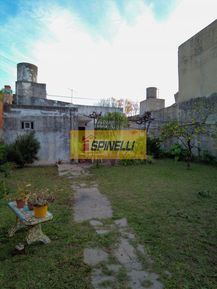Casa de tres ambientes en venta en Haedo Sur Financia