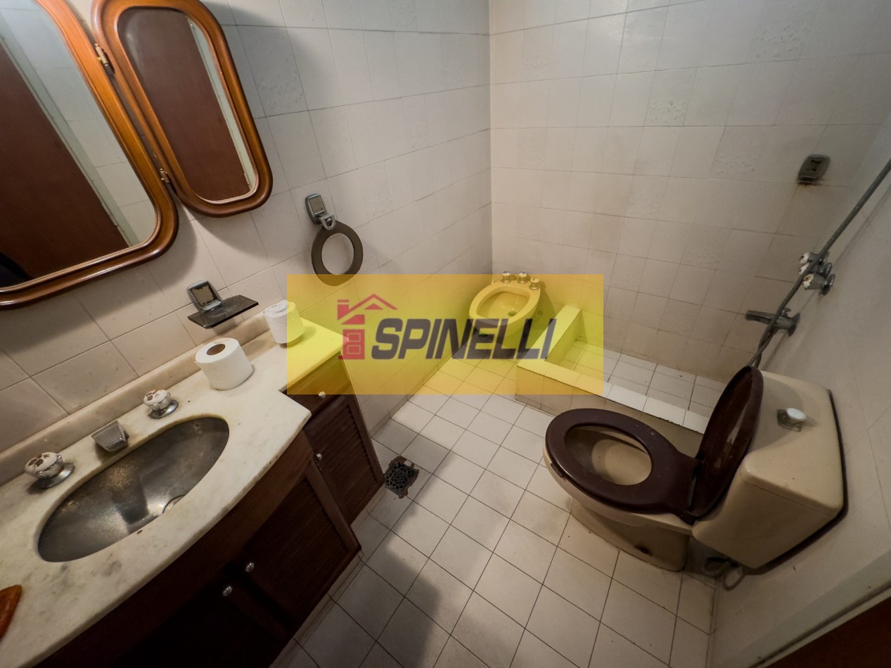 Casa de tres ambientes en venta en Moron Apta Credito