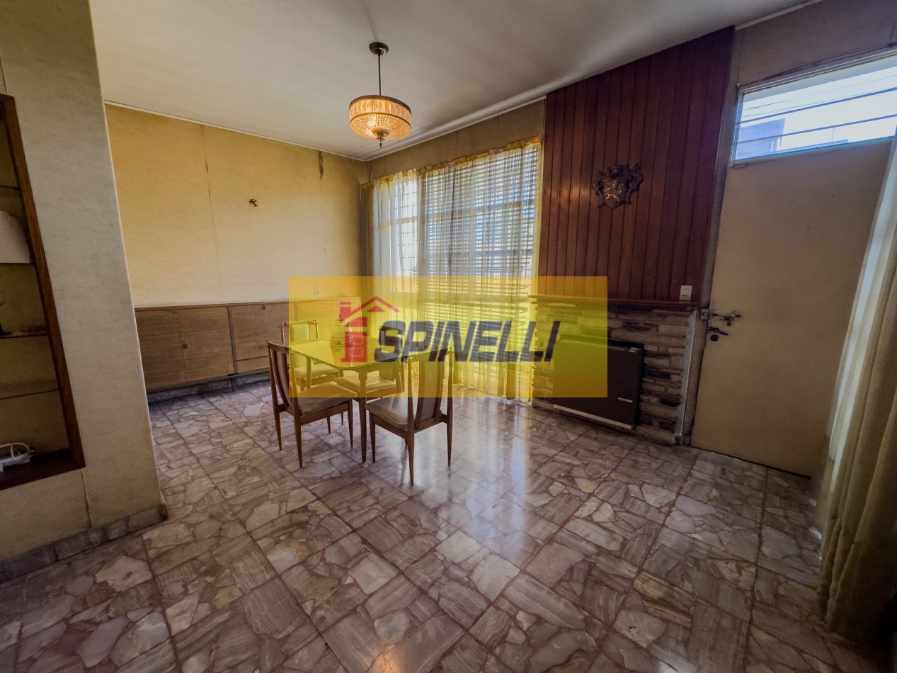 Casa de tres ambientes en venta en Moron Apta Credito