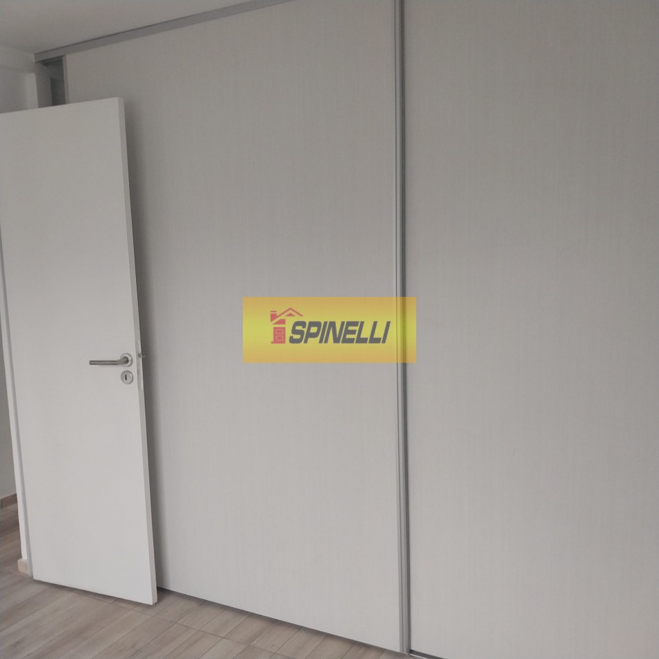 Departamento de dos ambientes con cochera y patio en venta en Haedo Norte