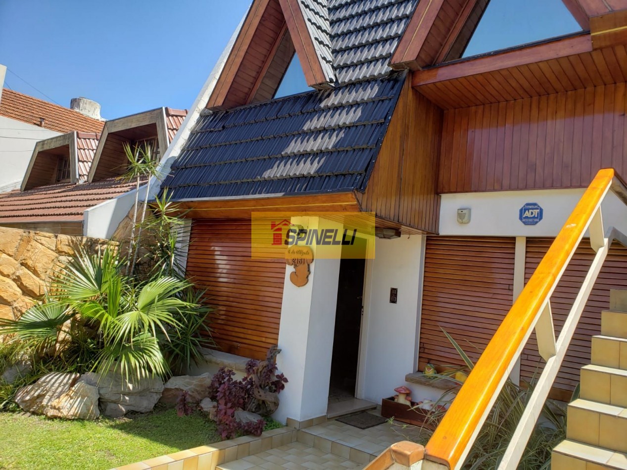 Chalet de cinco ambientes en venta en Haedo Norte Apto Credito