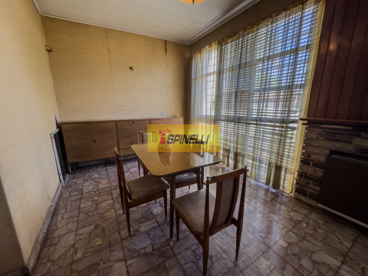 Casa de tres ambientes en venta en Moron Apta Credito