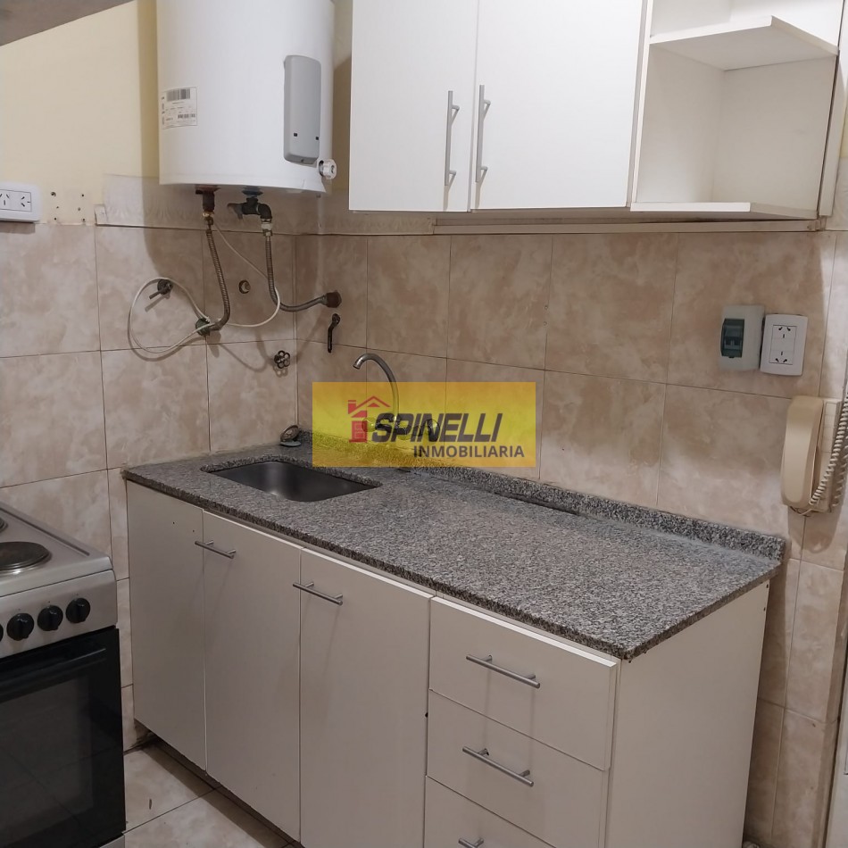 Departamento de tres ambientes en alquiler en Haedo Sur