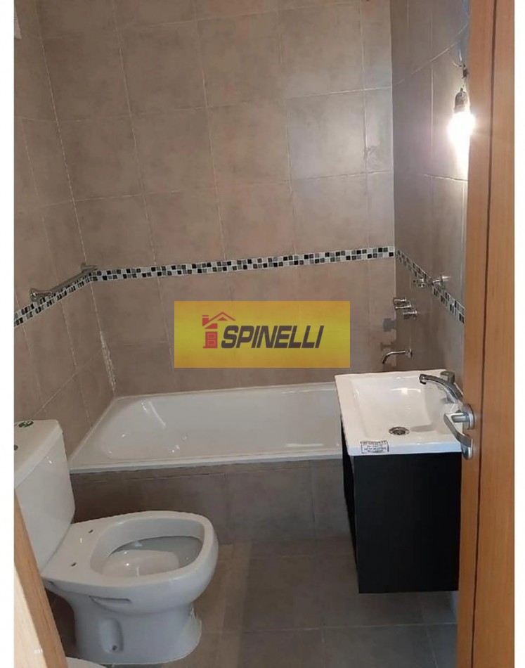 Monoambiente amplio en venta en Flores 