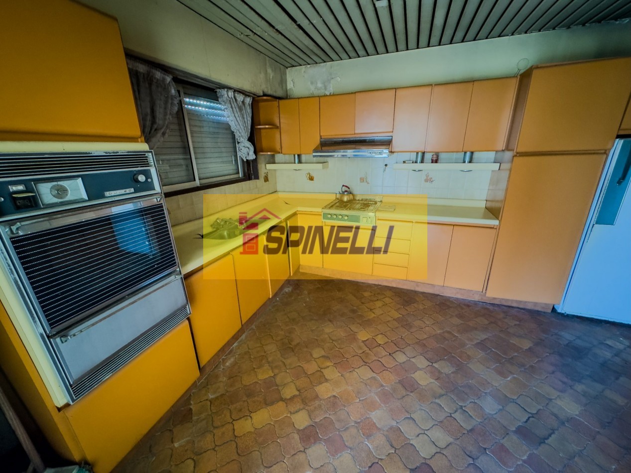Casa de tres ambientes en venta en Moron Apta Credito