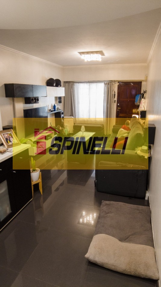 Moron Triplex de tres ambientes en venta 