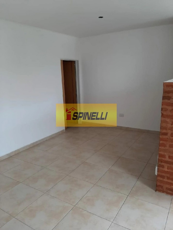 Monoambiente amplio en venta en Flores 