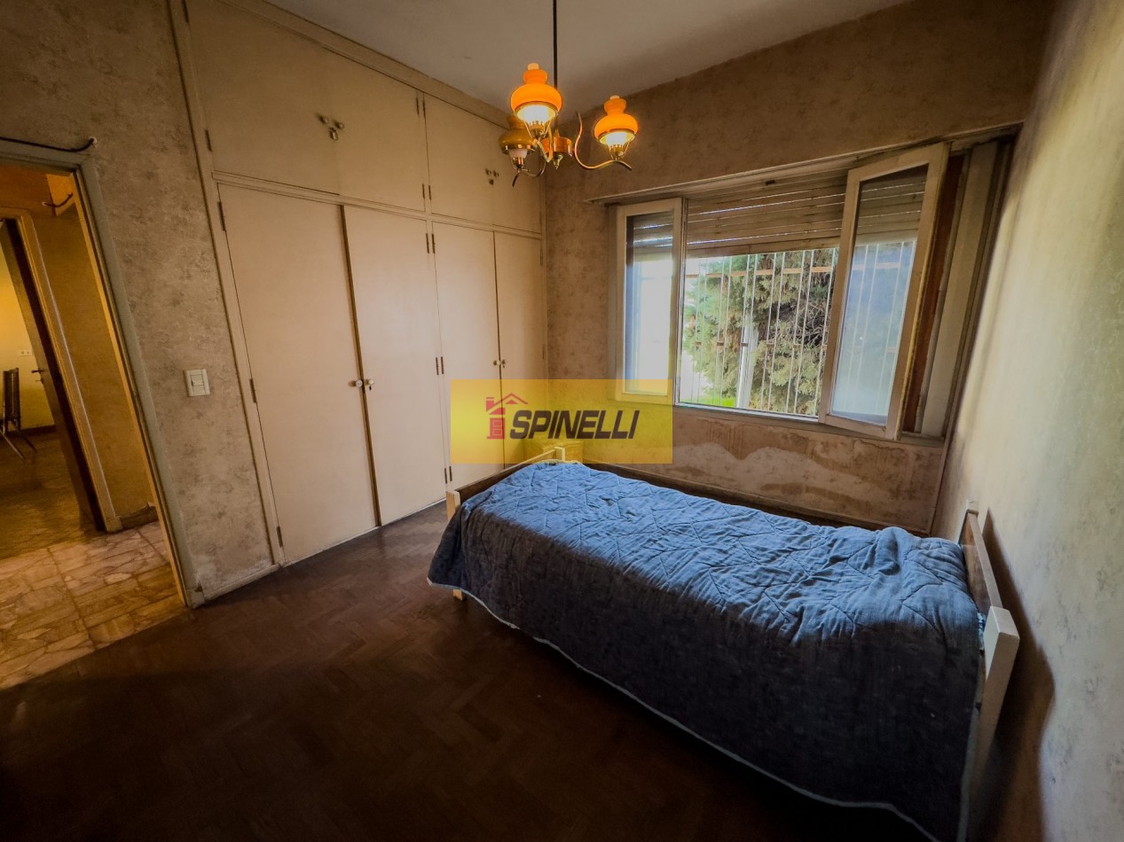 Casa de tres ambientes en venta en Moron Apta Credito