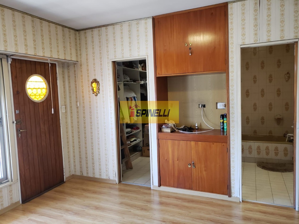 Chalet de cinco ambientes en venta en Haedo Norte Apto Credito