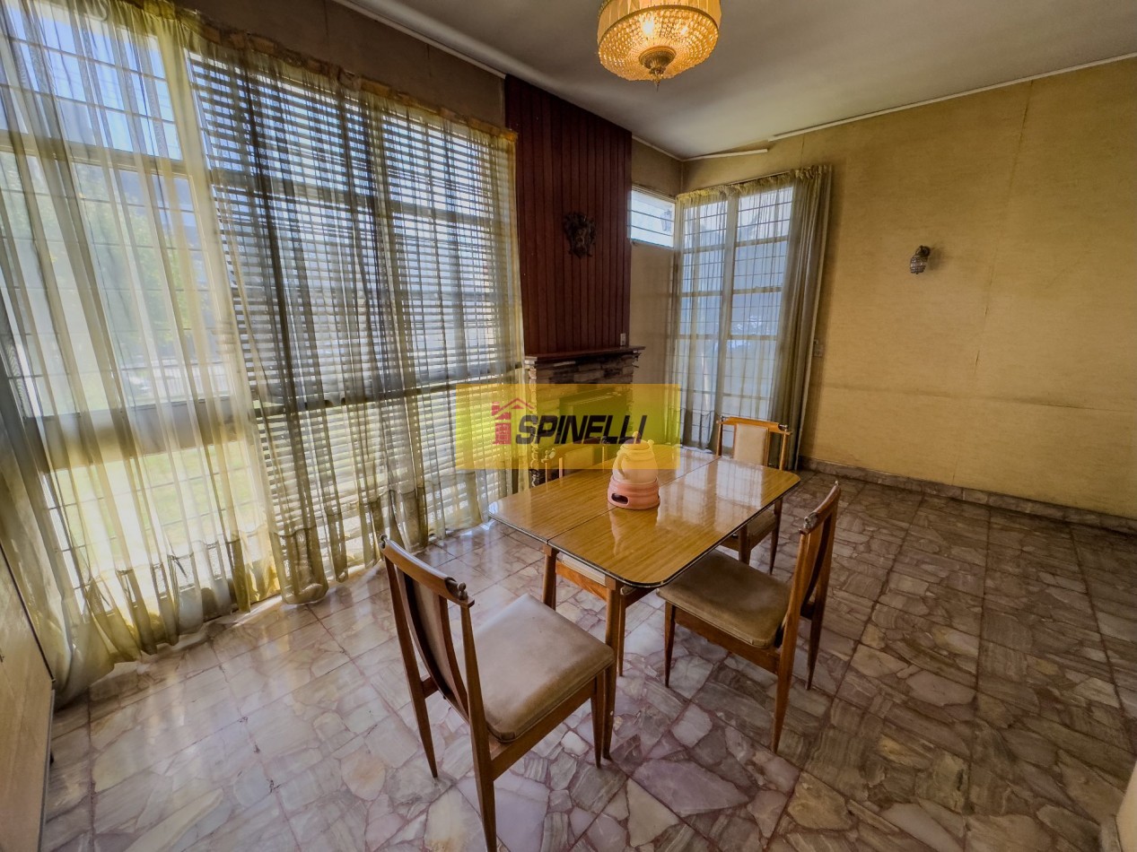 Casa de tres ambientes en venta en Moron Apta Credito