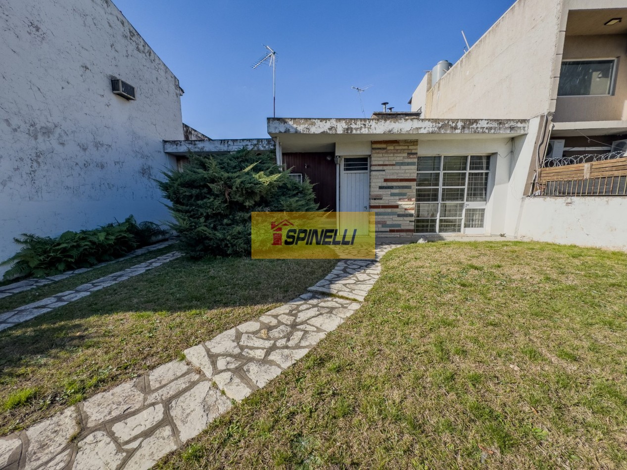 Casa de tres ambientes en venta en Moron Apta Credito