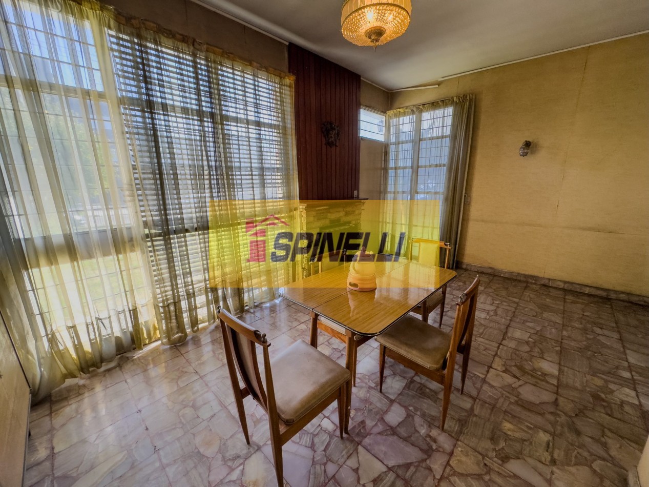 Casa de tres ambientes en venta en Moron Apta Credito