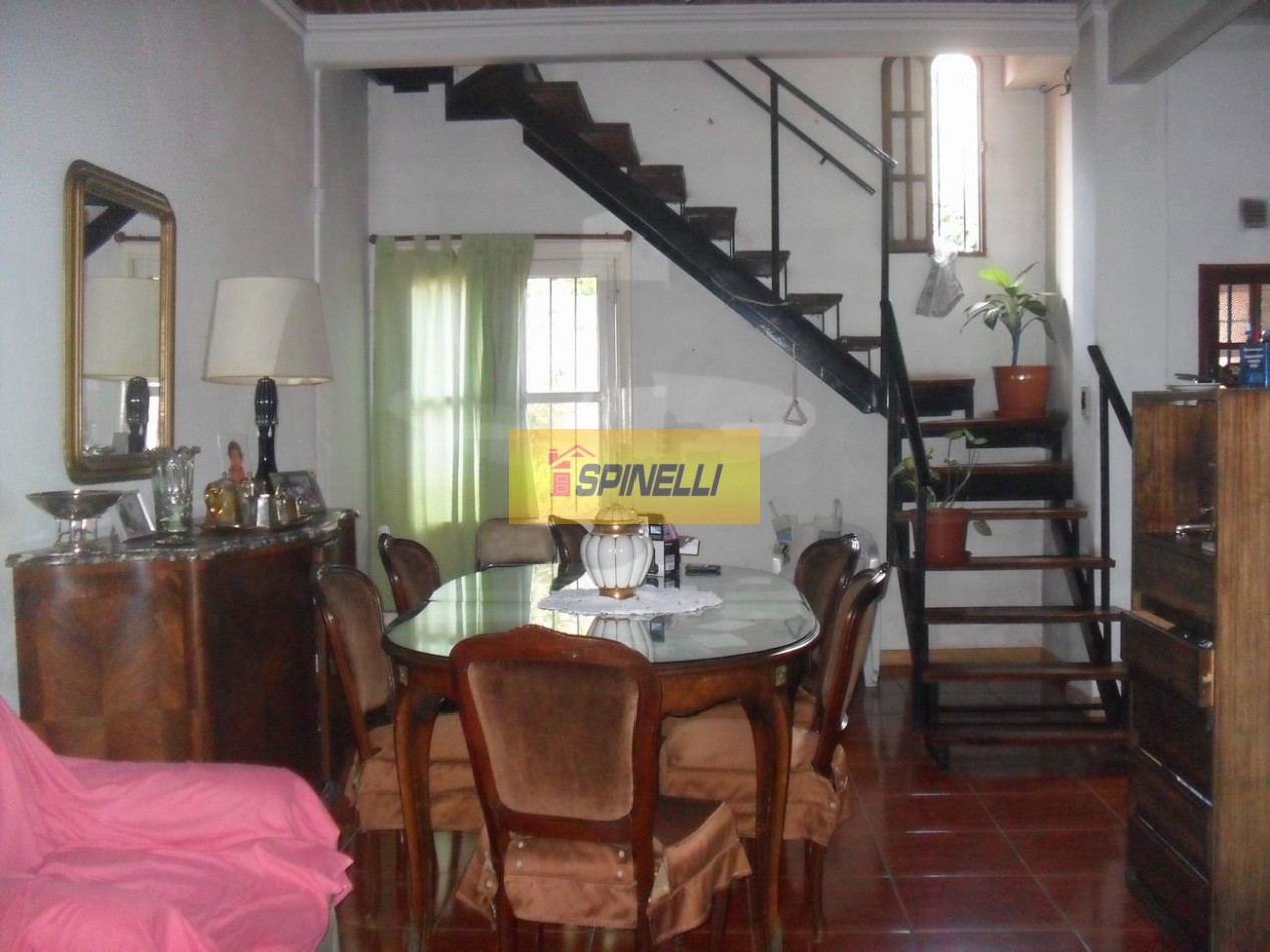 Casa de cuatro ambientes en venta en Haedo Sur Apto Credito