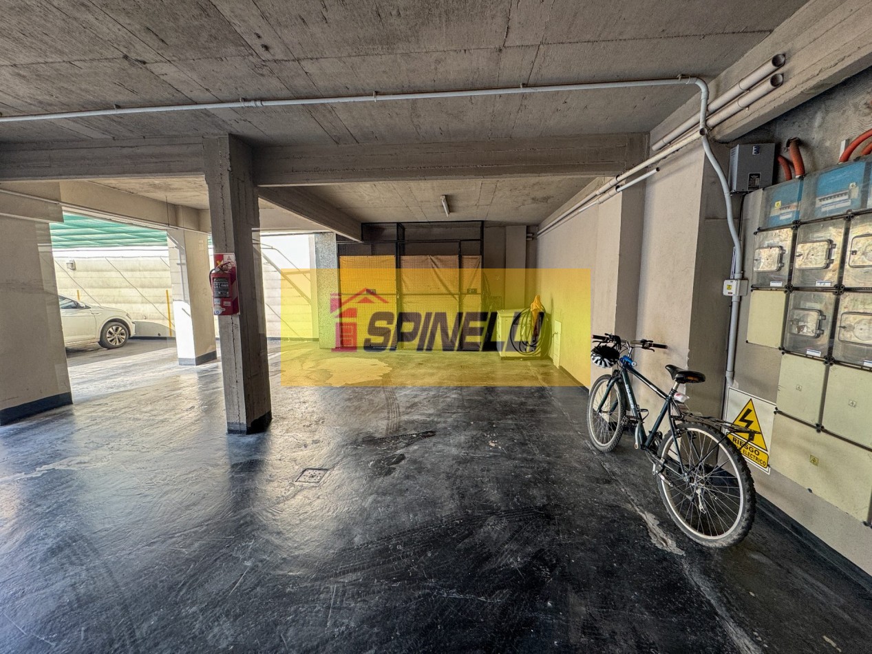 Venta de departamento de cuatro ambientes con cochera en Haedo Sur