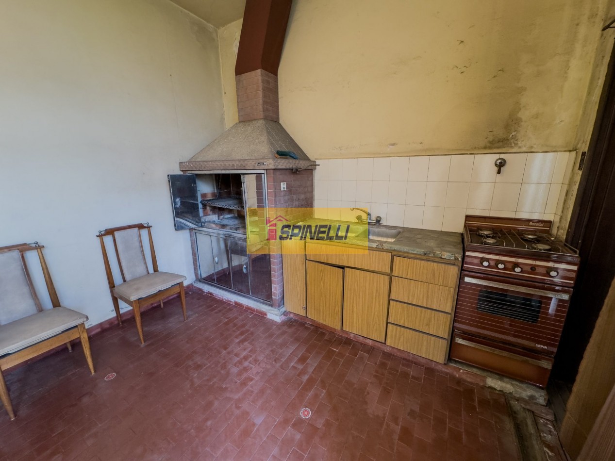 Casa de tres ambientes en venta en Moron Apta Credito