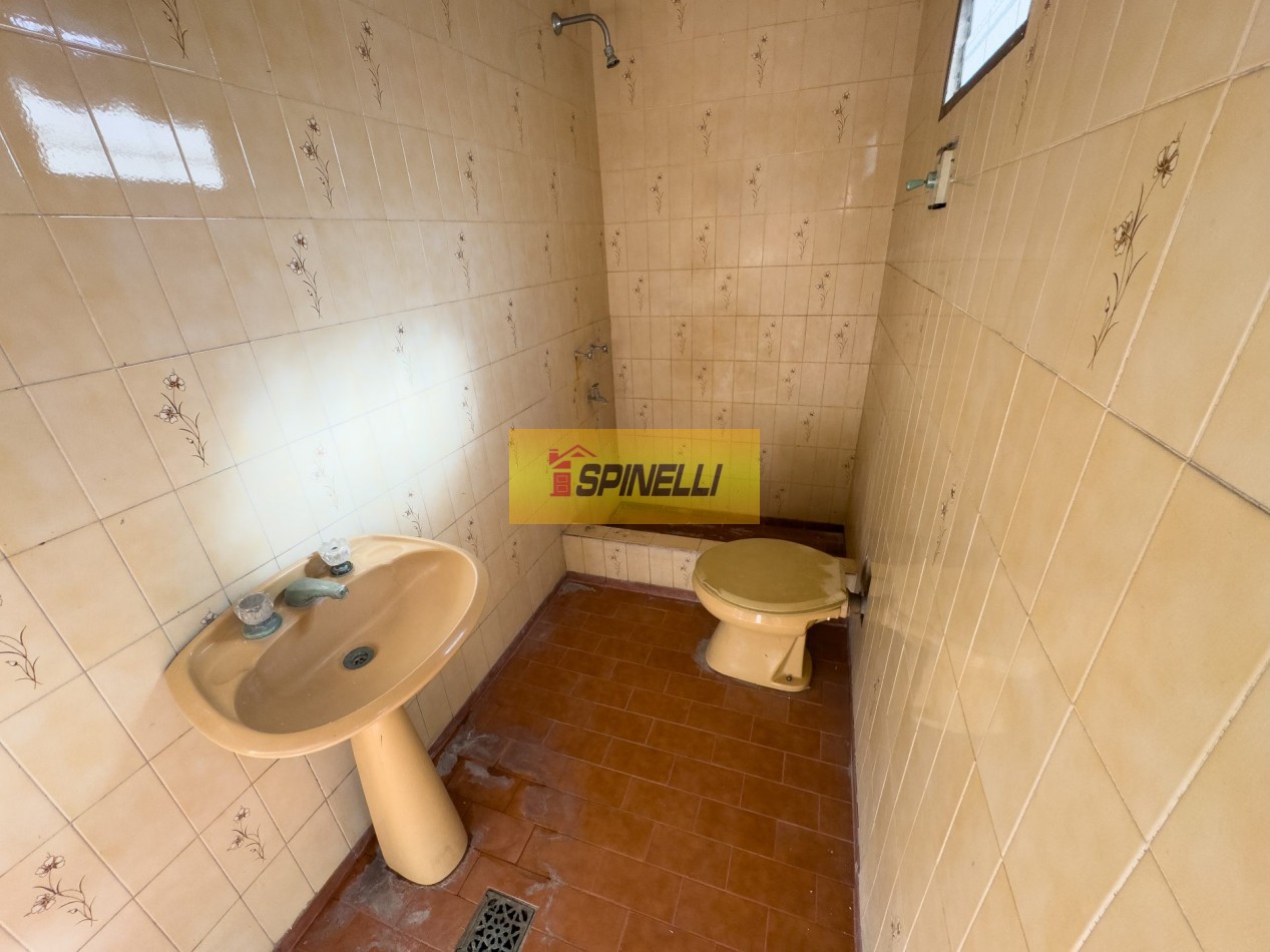 Casa de tres ambientes en venta en Moron Apta Credito