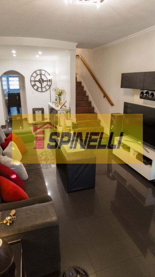 Moron Triplex de tres ambientes en venta 