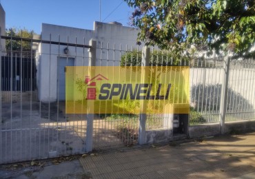 Casa de tres ambientes en venta en Haedo Sur Financia