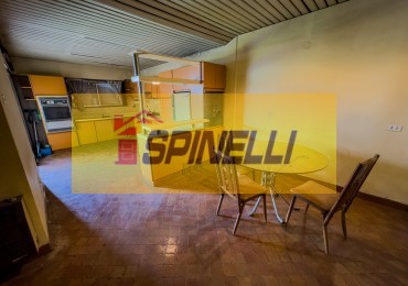 Casa de tres ambientes en venta en Moron Apta Credito