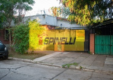 Haedo Sur casa multifamiliar de  cuatro ambientes