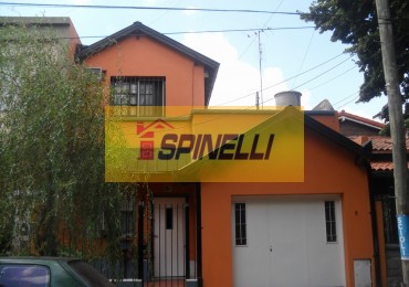 Casa de cuatro ambientes en venta en Haedo Sur Apto Credito